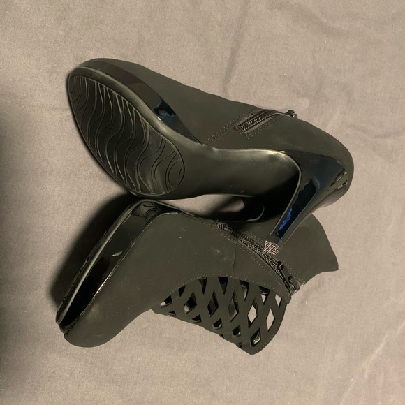 Black heels - Picture 2 of 4